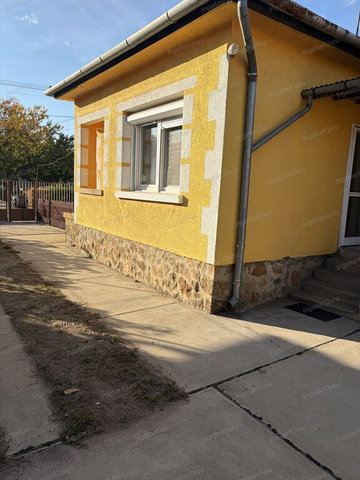 Eladó családi ház, Ballószögön 56.9 M Ft, 3 szobás