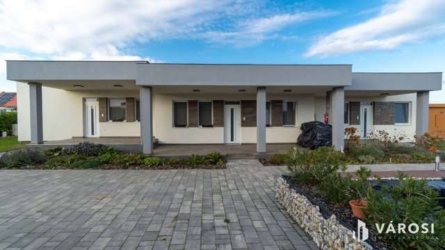 Eladó családi ház, Ságváron 139 M Ft, 8 szobás