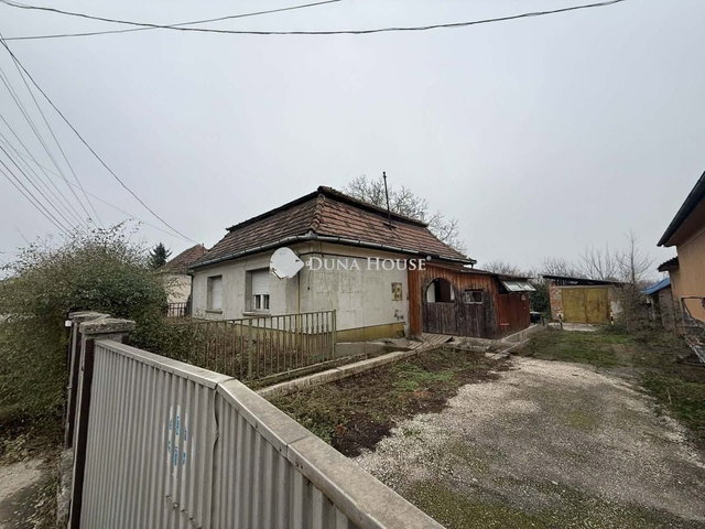 Eladó családi ház, Bicskén, Táncsics Mihály utcában 80 M Ft