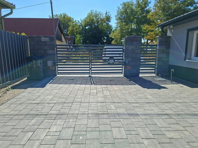 Eladó családi ház, Szolnokon 32 M Ft, 2 szobás