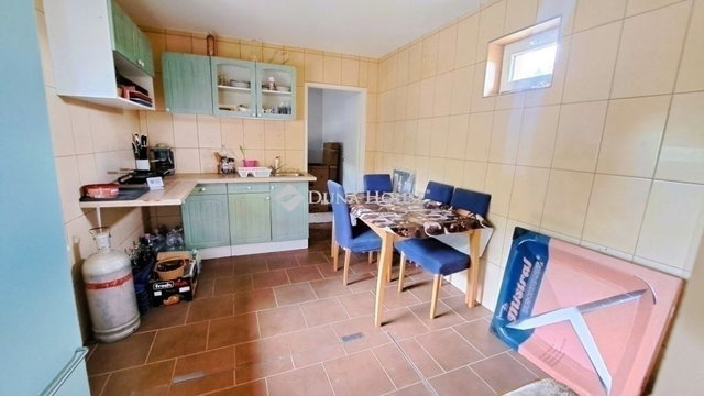 Eladó családi ház, Sülysápon 91.5 M Ft, 6+1 szobás