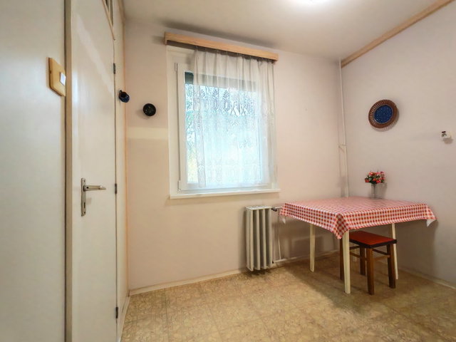 Eladó panellakás, Szegeden 35.9 M Ft, 1 szobás