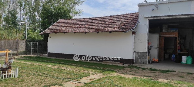 Eladó családi ház, Kiskunfélegyházán 33 M Ft, 1+1 szobás