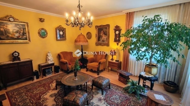 Eladó téglalakás, Kecskeméten 85 M Ft, 4 szobás
