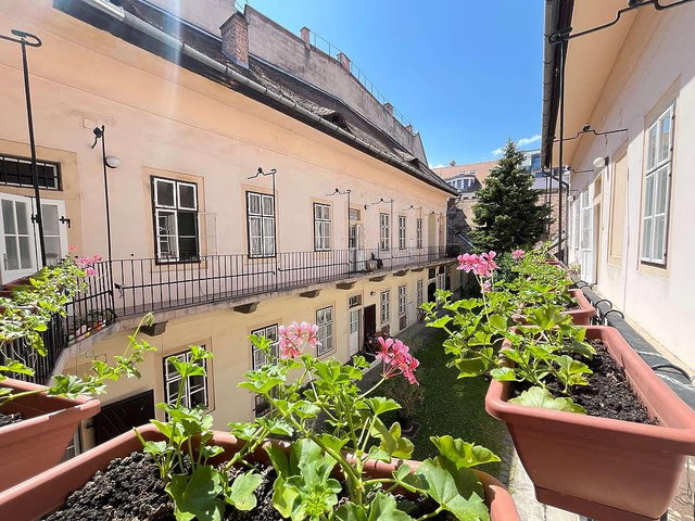 Eladó téglalakás, Budapesten, III. kerületben 124.9 M Ft
