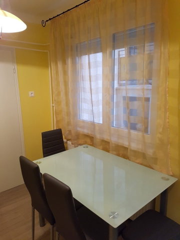 Kiadó téglalakás, albérlet, Pécsett 180 E Ft / hó, 2 szobás