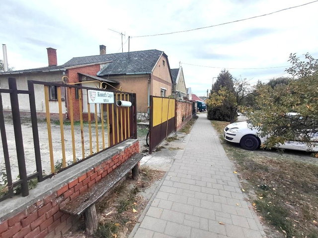 Eladó családi ház, Ászáron 27 M Ft, 2 szobás