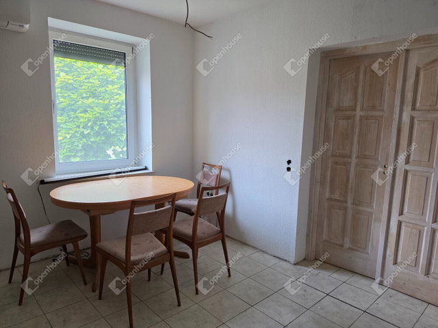 Eladó családi ház, Sarródon 44 M Ft, 1 szobás