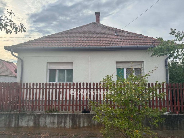 Eladó családi ház, Tápiógyörgyén 27 M Ft, 3 szobás