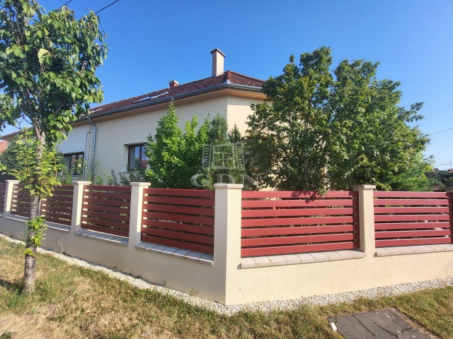 Eladó ikerház, Szombathelyen 139 M Ft, 5+2 szobás