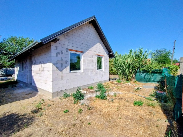 Eladó családi ház, Monoron 39.99 M Ft, 3 szobás