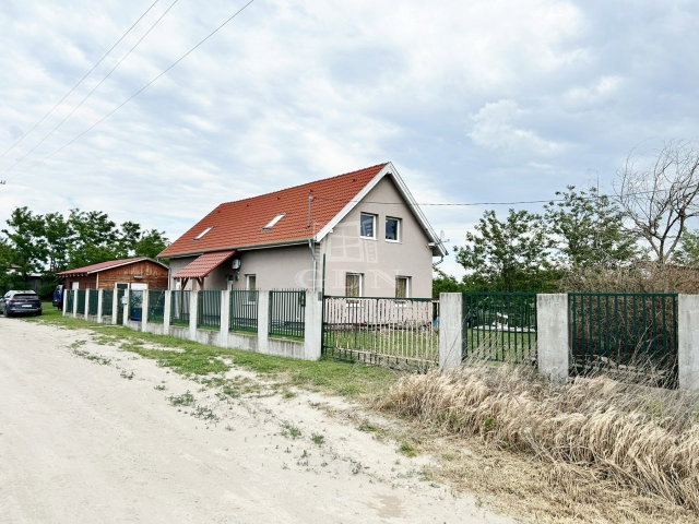 Eladó családi ház, Szigetcsépen 104.9 M Ft, 4 szobás