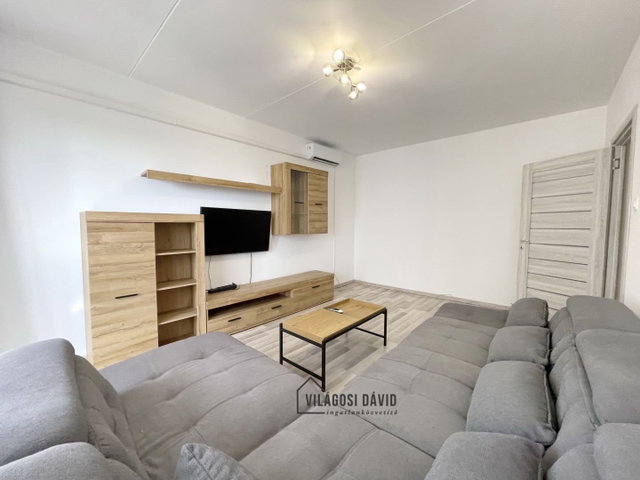 Kiadó panellakás, albérlet, Debrecenben 300 E Ft / hó, 3 szobás