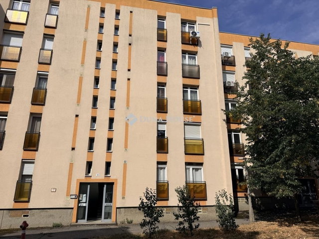 Kiadó panellakás, albérlet, Pécsett 130 E Ft / hó, 2 szobás