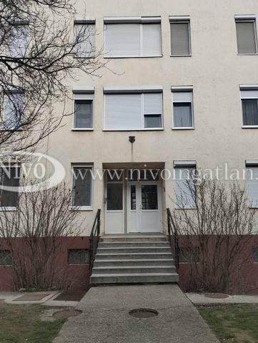 Eladó téglalakás, Hajmáskéren 33.5 M Ft, 1+1 szobás