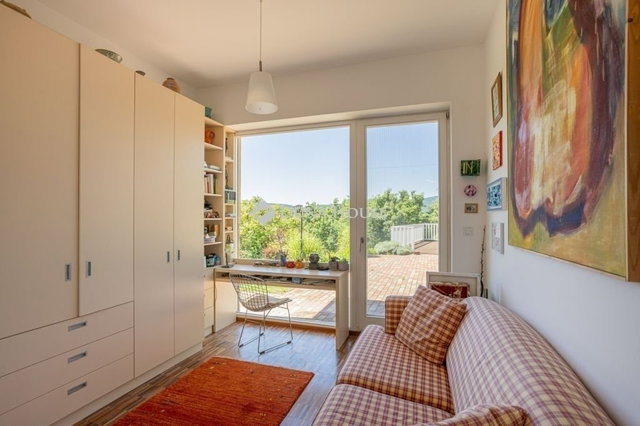 Eladó családi ház, Szentendrén 290 M Ft, 8 szobás