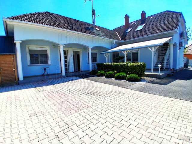 Eladó családi ház, Mosonmagyaróváron 165 M Ft, 7 szobás
