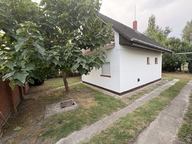 Eladó családi ház, Balatonfenyvesen 74.9 M Ft, 3+1 szobás
