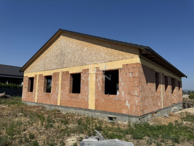 Eladó ikerház, Sárszentmihályon 89 M Ft, 4 szobás