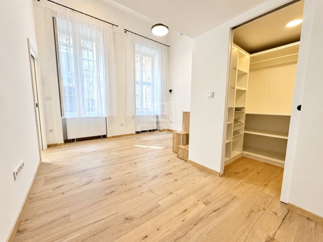 Kiadó téglalakás, albérlet, Budapesten, V. kerületben, 2 szobás