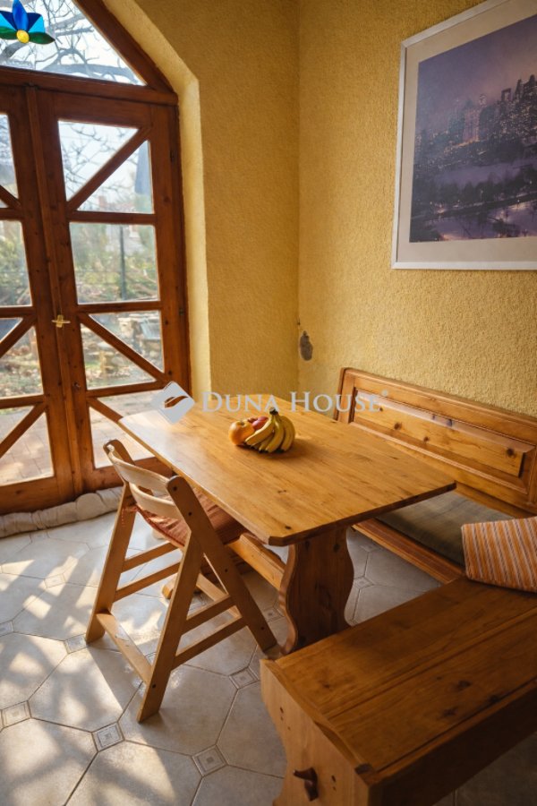 8 bed · 310m² · 229.000.000 ft