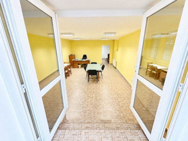 Eladó üzlethelyiség, IX. kerületben, Sobieski János utcában
