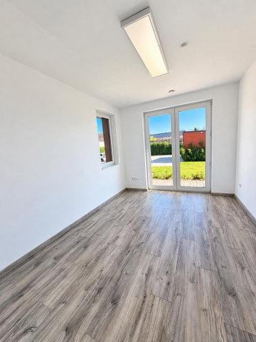 Kiadó iroda, Tatabányán 350 E Ft / hó, 4 szobás