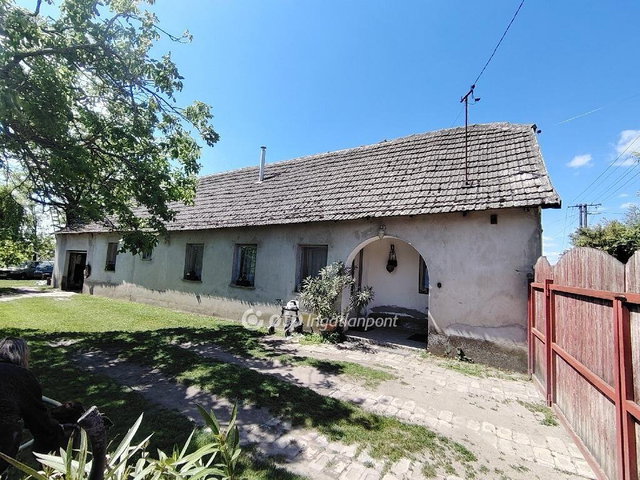 Eladó családi ház, Akasztón 23.9 M Ft, 2+1 szobás