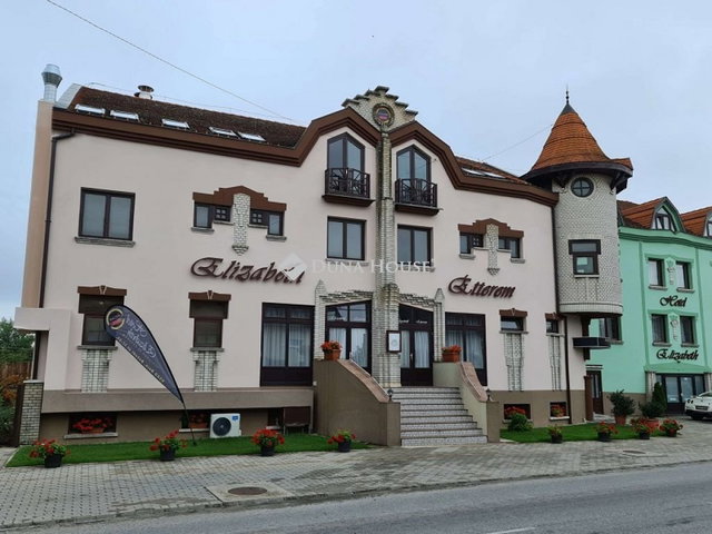 Kiadó üzlethelyiség, Baján 1500 E Ft / hó, 1 szobás