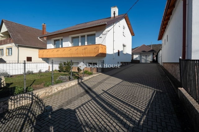 Eladó családi ház, Vértessomlón 134.9 M Ft, 7 szobás