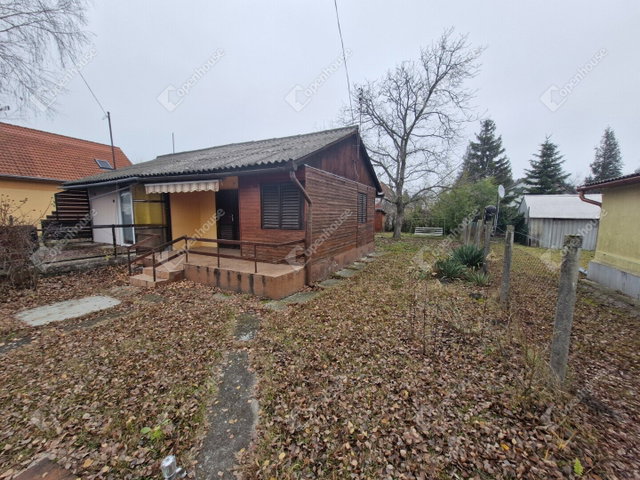 Eladó nyaraló, Balatonkeresztúron 29.9 M Ft, 2 szobás
