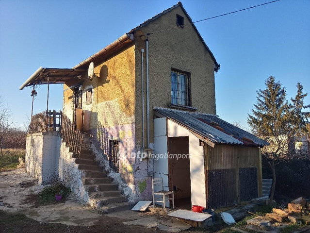 Eladó családi ház, Kaposváron 5.8 M Ft, 2 szobás