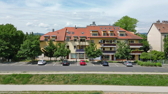 Eladó téglalakás, Szentendrén 99 M Ft, 2 szobás