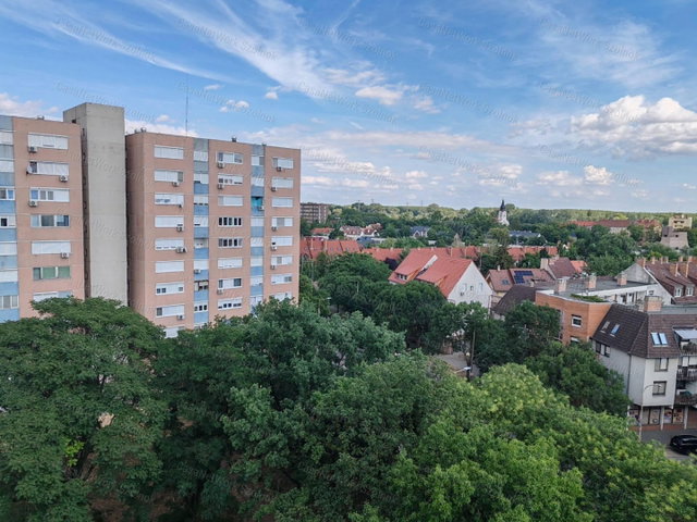 Eladó panellakás, Szolnokon 24.5 M Ft, 1+1 szobás