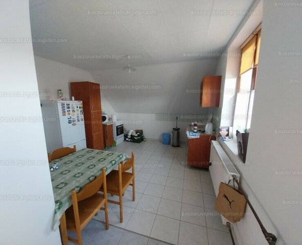 Eladó családi ház, Rezin 79 M Ft, 8 szobás