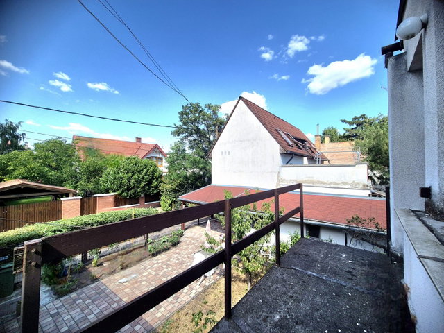 Eladó családi ház, Budapesten, III. kerületben 65 M Ft