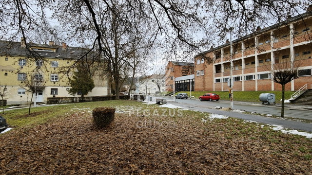 Eladó téglalakás, Ózdon, Árpád Vezér úton 10.8 M Ft