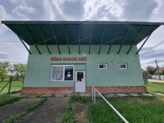 Eladó üzlethelyiség, Füzesgyarmaton 8.5 M Ft