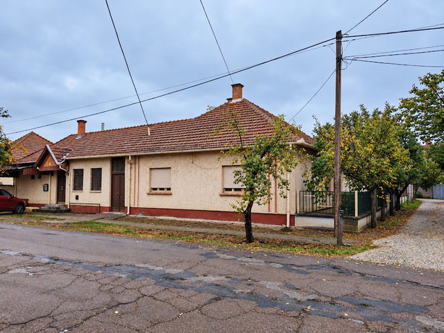 Eladó családi ház, Békésen, Petőfi Sándor utcában 28.5 M Ft