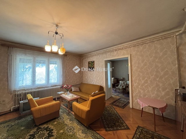 Eladó családi ház, Süttőn 49.9 M Ft, 3 szobás