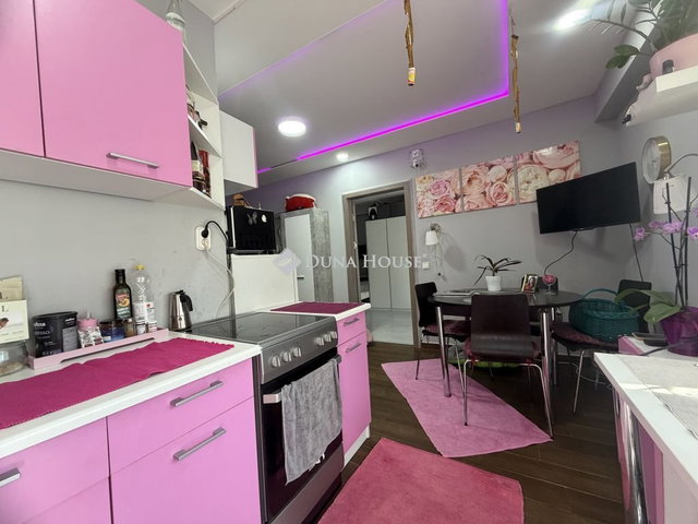 Eladó téglalakás, Tatabányán, Mártírok úton 38.8 M Ft