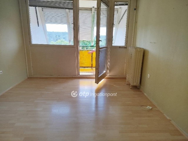 Eladó panellakás, Mohácson 30.5 M Ft, 2 szobás