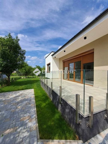 Eladó családi ház, Pécsett, Fenyer dűlőn 115.99 M Ft, 3 szobás