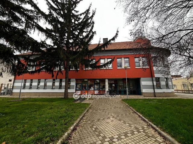 Eladó üzlethelyiség, Csornán 235 M Ft / költözzbe.hu