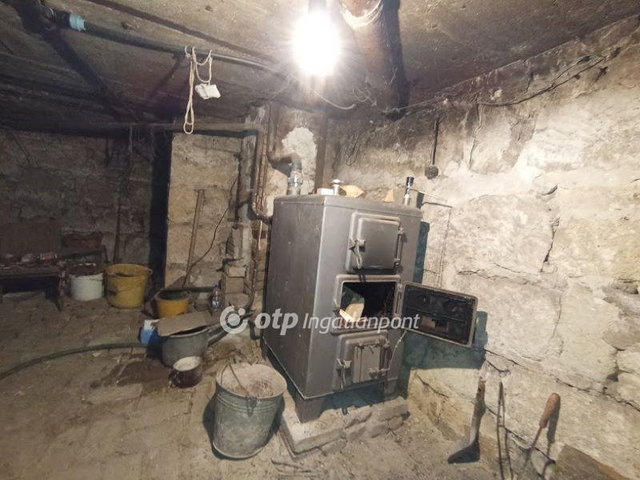 Eladó családi ház, Taron 18 M Ft, 4 szobás