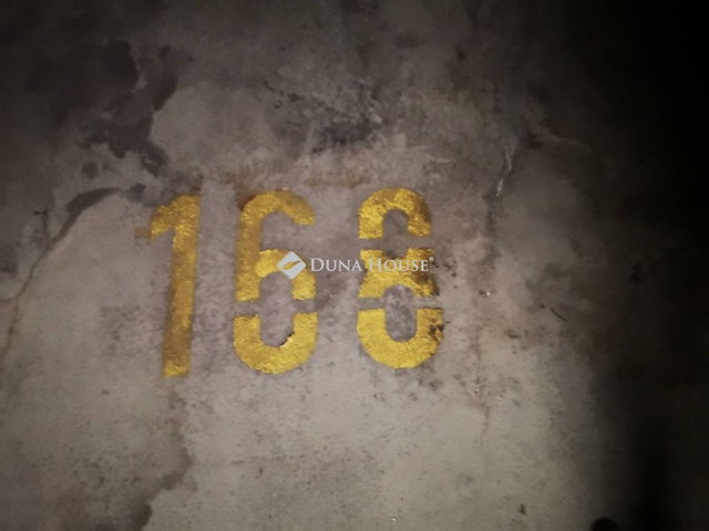 Kiadó garázs, Pécsett, Király utcában 30 E Ft / hó