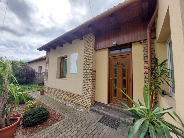 Eladó családi ház, Táton 149 M Ft, 4 szobás
