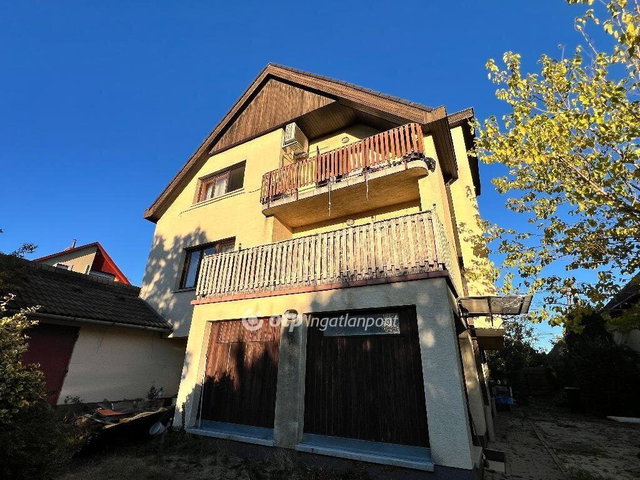 Eladó családi ház, Budaörsön 290 M Ft, 9 szobás