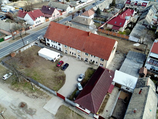 Eladó téglalakás, Baján 149.5 M Ft, 1 szobás