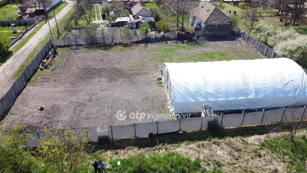 1546m² · 12.000.000 ft